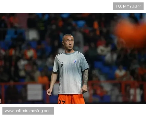 云南玉昆韩子龙右脚骨折坚持半场奋战最终伤退英勇表现令人动容 云南玉昆韩子龙右脚骨折坚持半场奋战最终伤退英勇表现令人动容